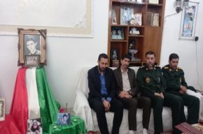 برگزاری مراسم روضه‌خوانی در منزل شهید دانش‌آموز کاظم موثق بهستانی در ارومیه