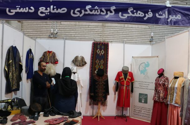 طراحی کت و شلوار مردانه با الهام از لباس‌های آذربایجانی؛ نوآوری نیما فرهمندیان در صنعت پوشاک/ کافه گئیم آذربایجان؛ فضای جدید برای معرفی و فروش لباس‌های سنتی در ارومیه